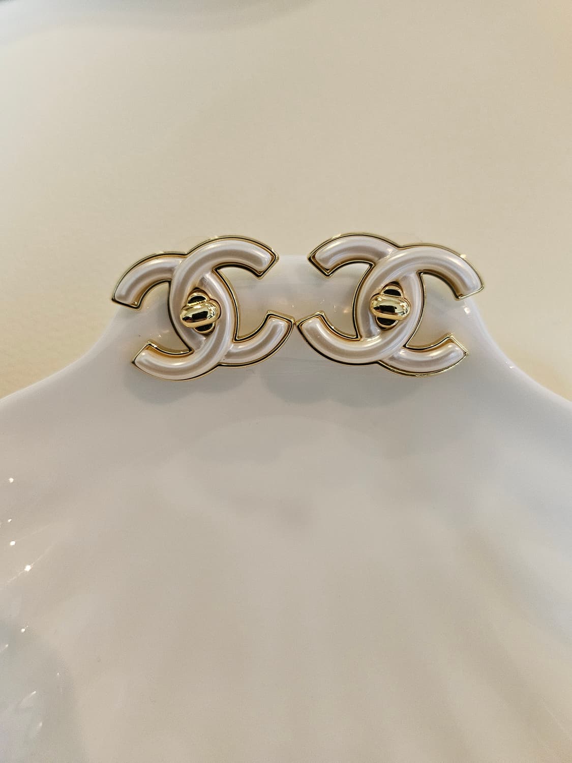 샤넬 CC로고 턴락 금장 귀걸이 업사이클링  상품이미지4