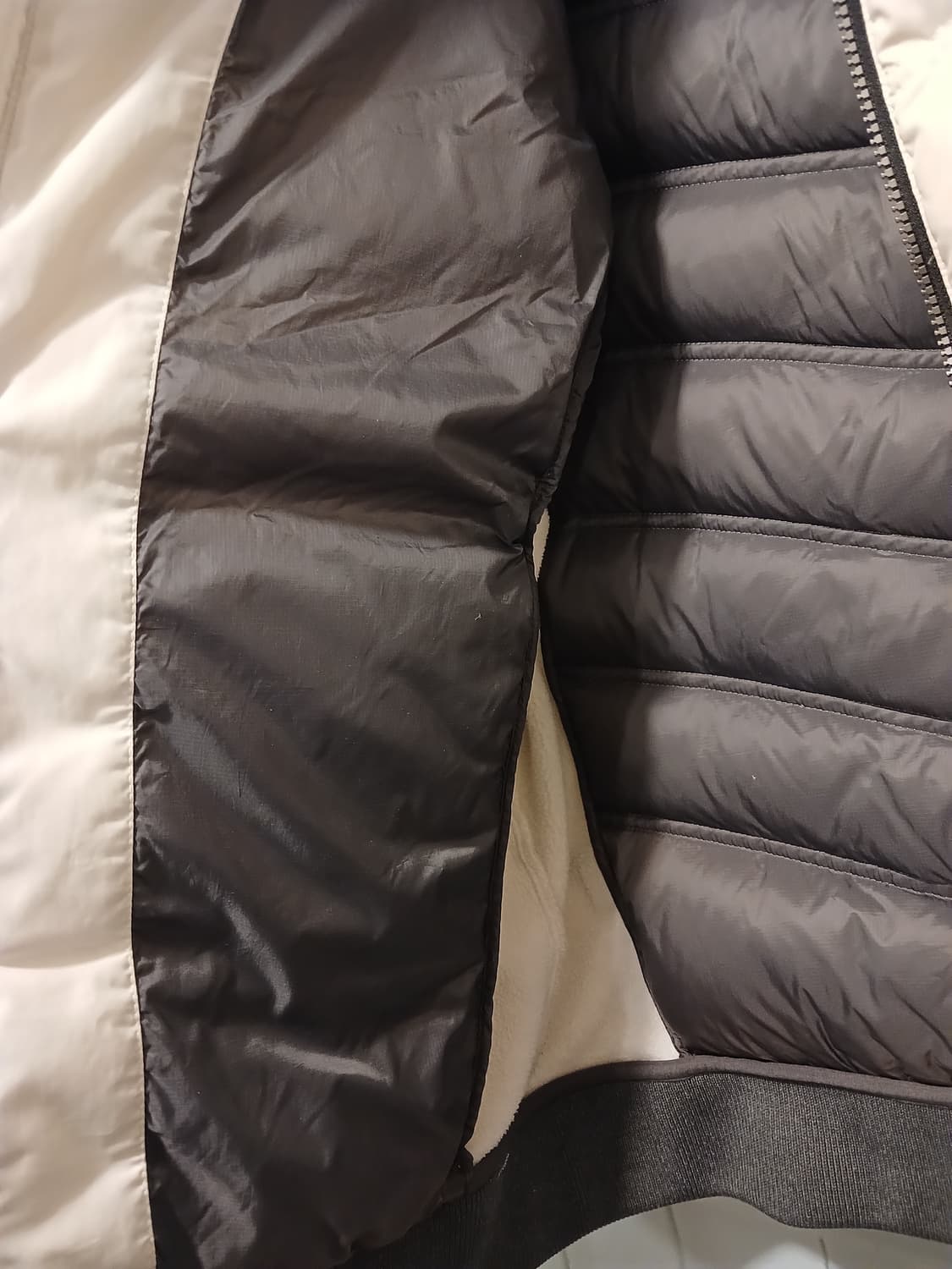 디스커버리 정품 남성 패딩 점퍼 110 사이즈 상품이미지3