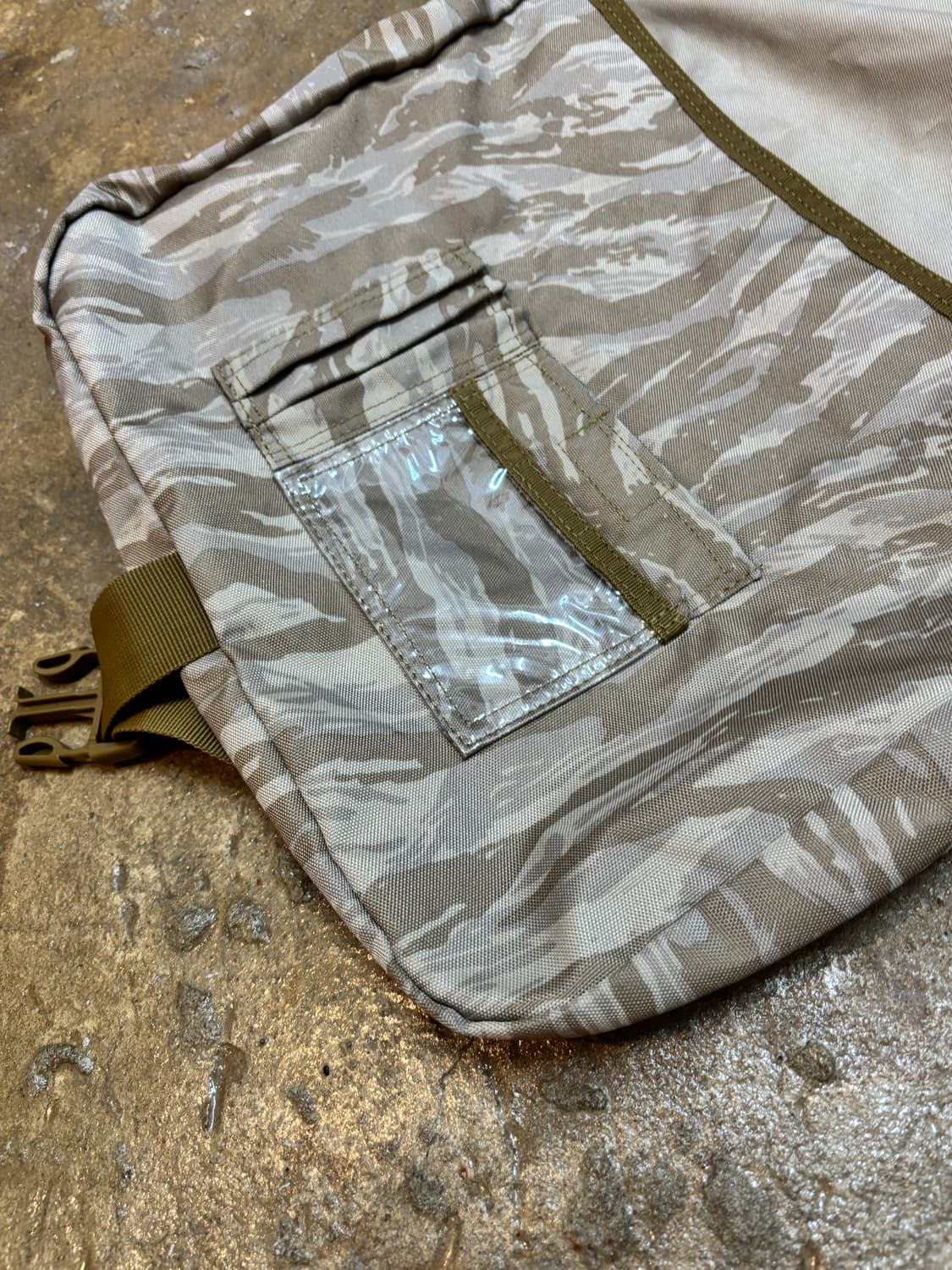 콘도르 아웃도어(Condor Outdoor) 타이거 카모 메신저백 상품이미지4