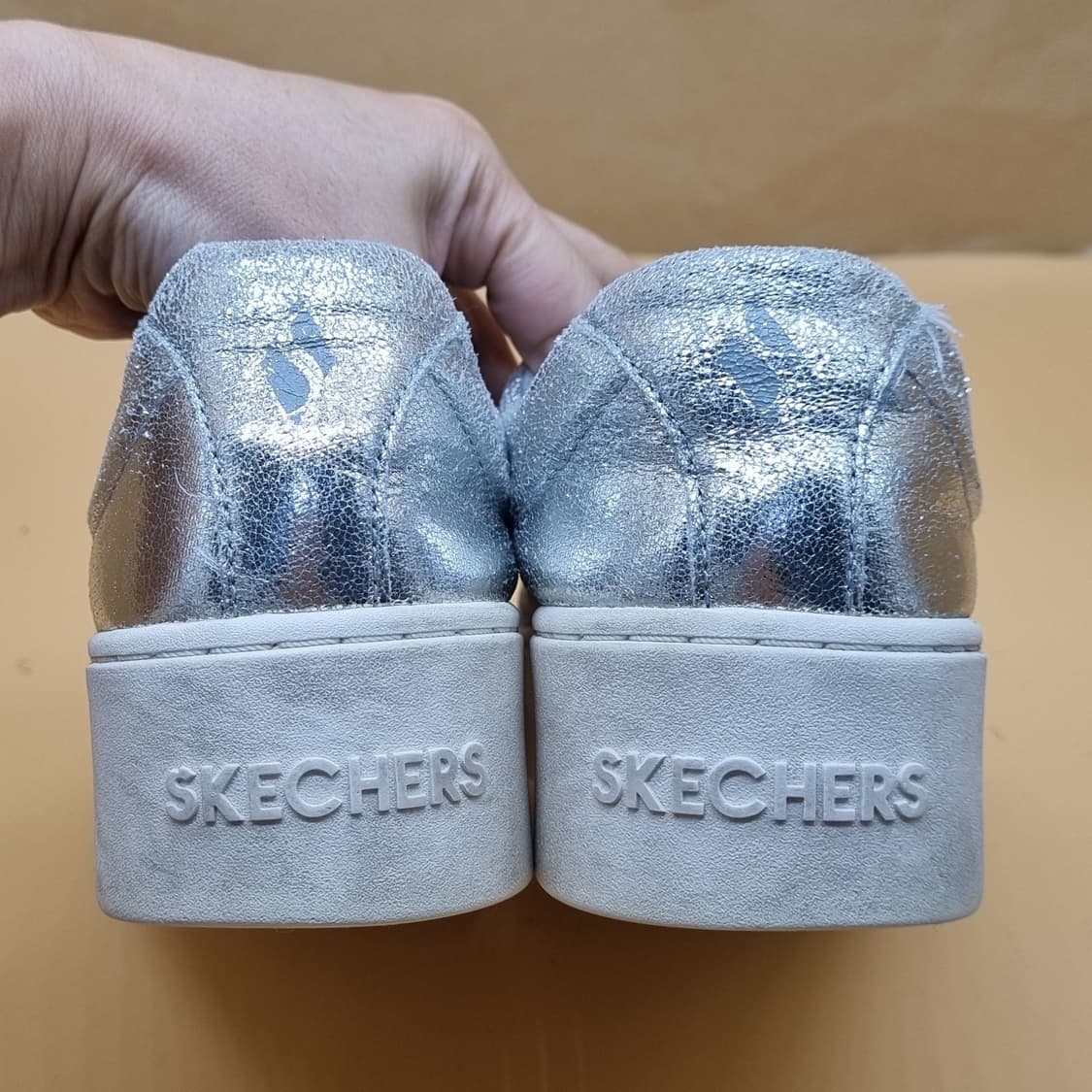 스케쳐스 실버 플랫폼 스니커즈 245. 상품이미지4