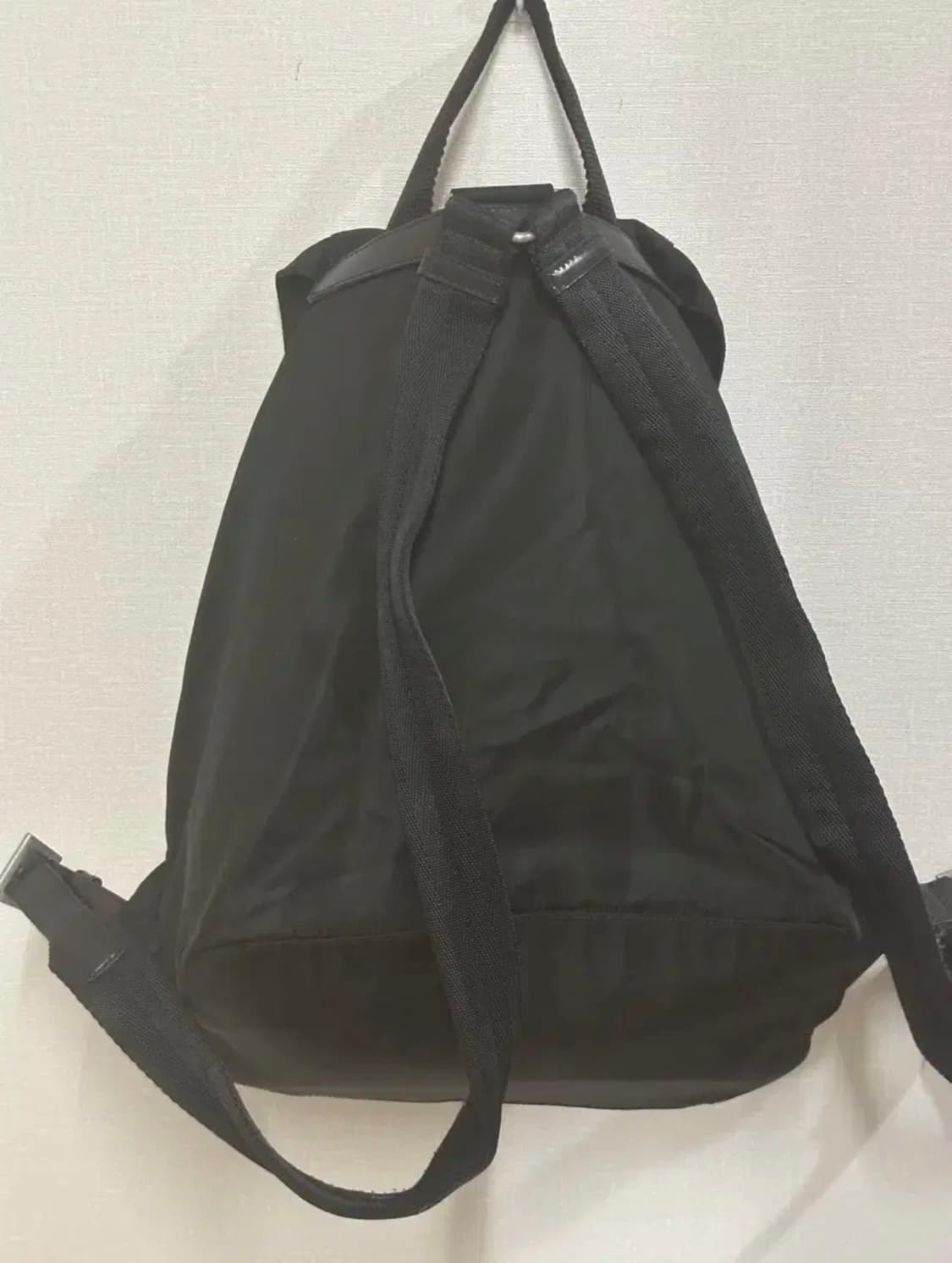 정품 프라다 포코노 나일론 블랙 원포켓 백팩 상품이미지5