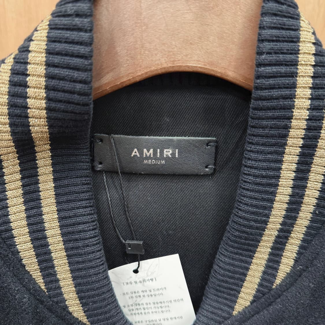 아미리 나폴레옹 자켓 브레이드 바 장식 백 레더 레터링 디테일 블랙 상품이미지7