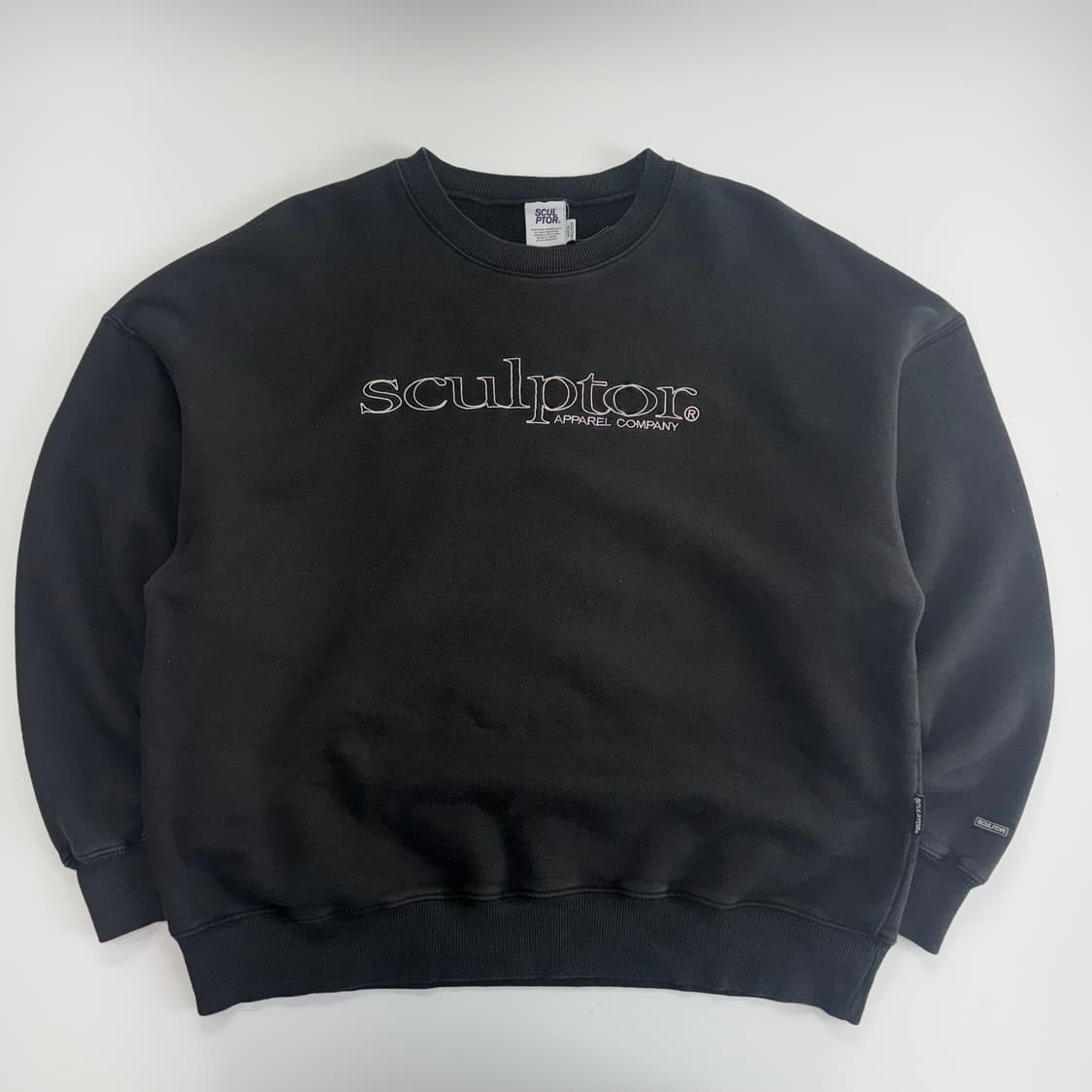 Sculptor 스컬프터 스펠아웃로고 블랙 맨투맨 상품이미지3