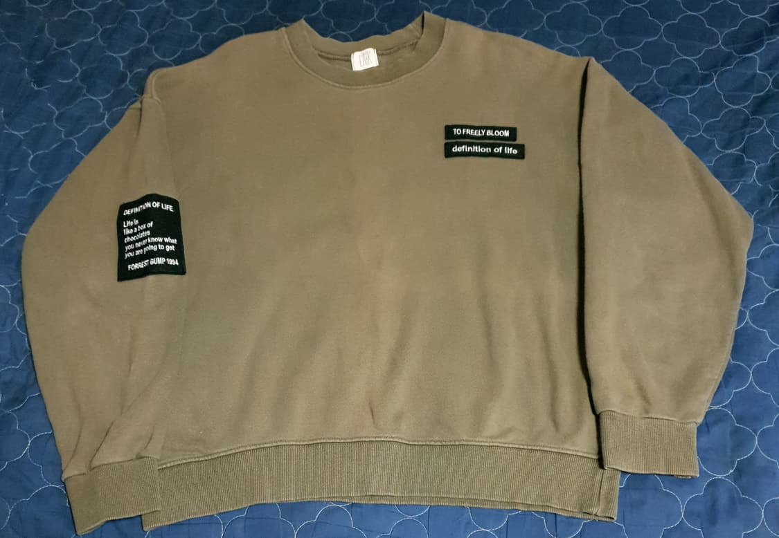 LAIK 패치 맨투맨 올리브 (L) 상품이미지1