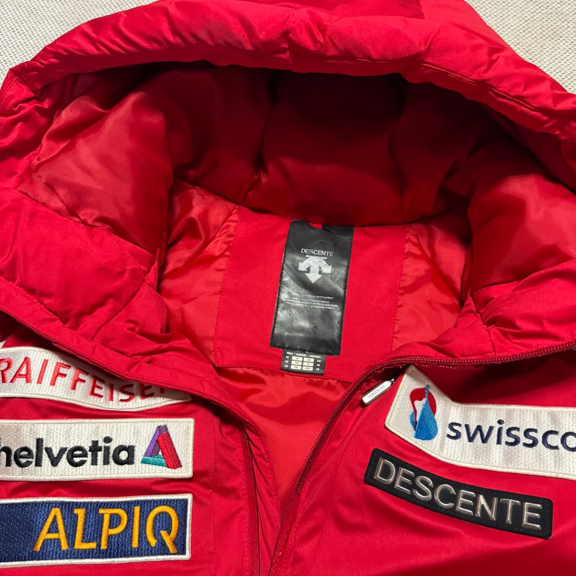 데상트 아우디 스위스 스키팀 패딩 자켓 상품이미지4