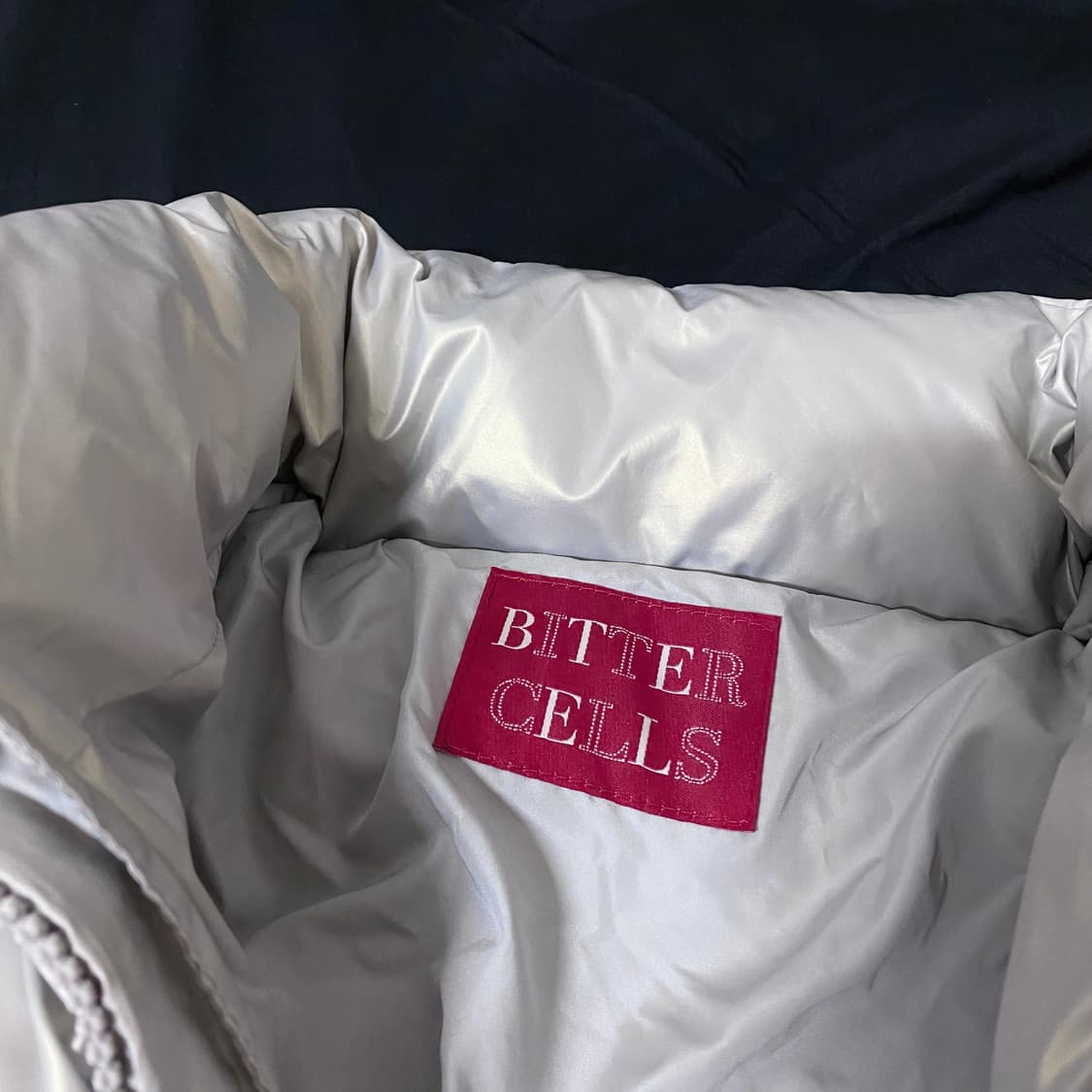 [Free] 비터셀즈 패딩 글로시 크롭 푸퍼 패딩 유광 패딩 (실버) 상품이미지3