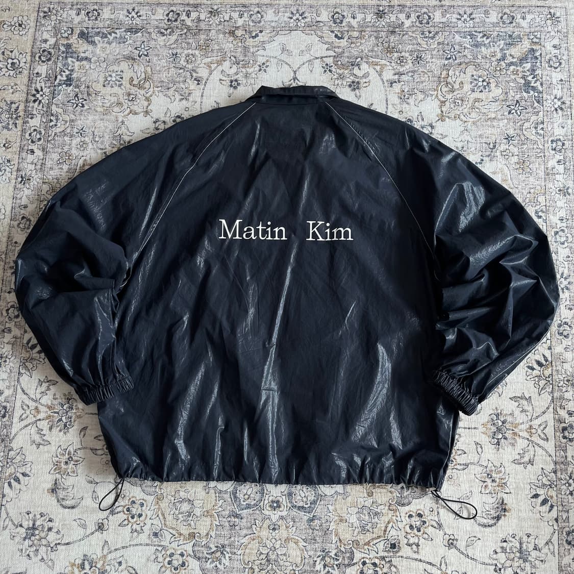 마뗑킴 로고 스펠아웃 코팅 자켓 상품이미지1