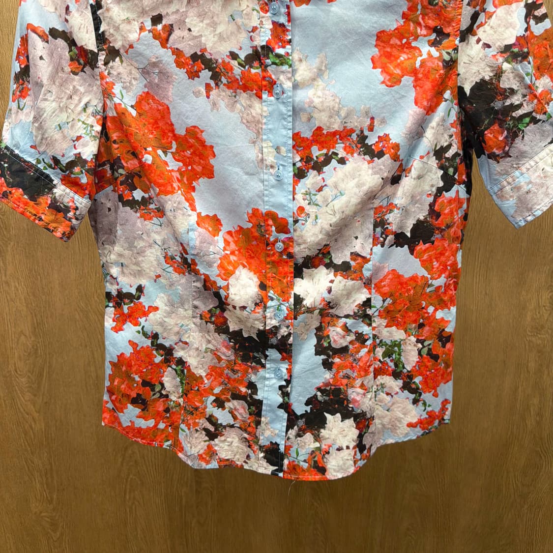 폴스미스 블랙 라벨 반팔 셔츠 플라워 프린팅 디테일 레귤러핏 오렌지 블루 상품이미지5