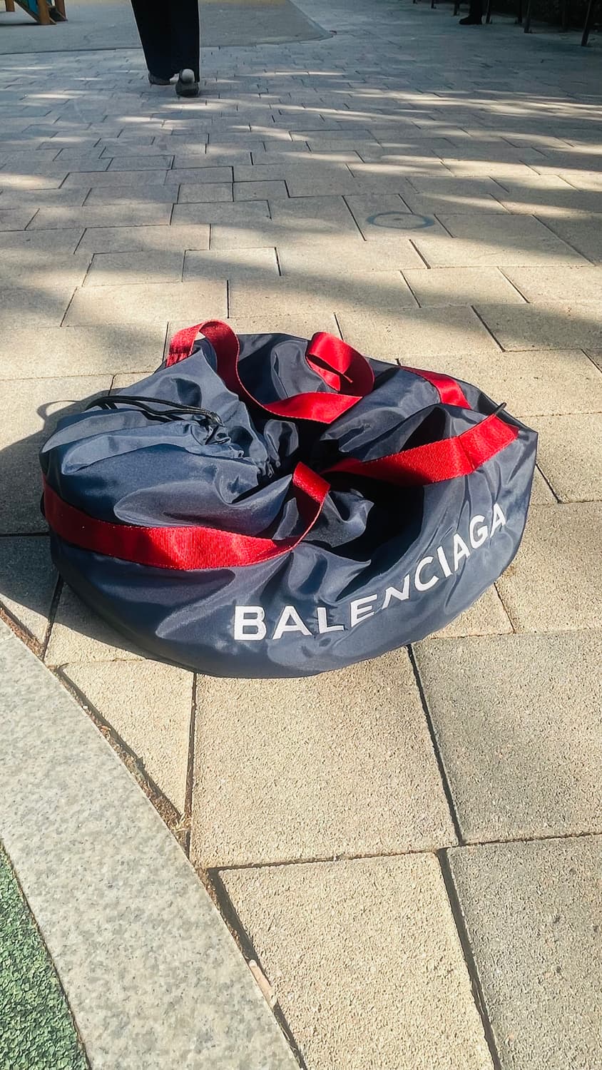 Balenciaga Wheel Drawstring Bucket Bag ( 상품이미지1