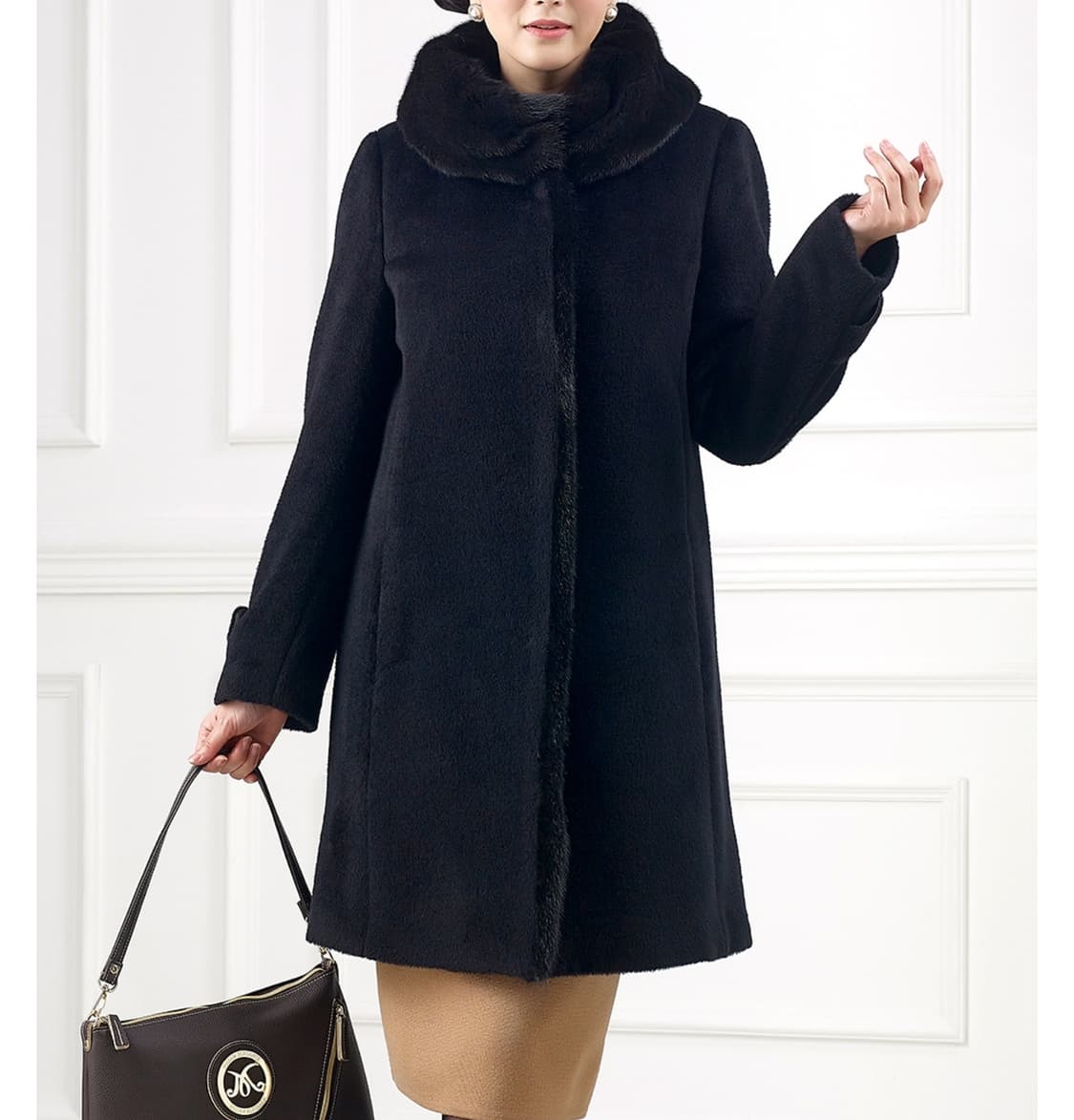 마담엘레강스 BY김혜정 밍크 카라 중앙 배색 알파카 코트 블랙 (88) 상품이미지6