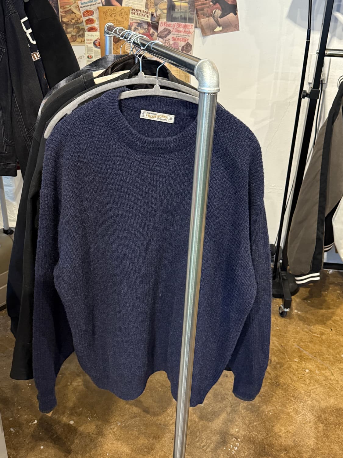 프리즘웍스 패치 니트 네이비 상품이미지3