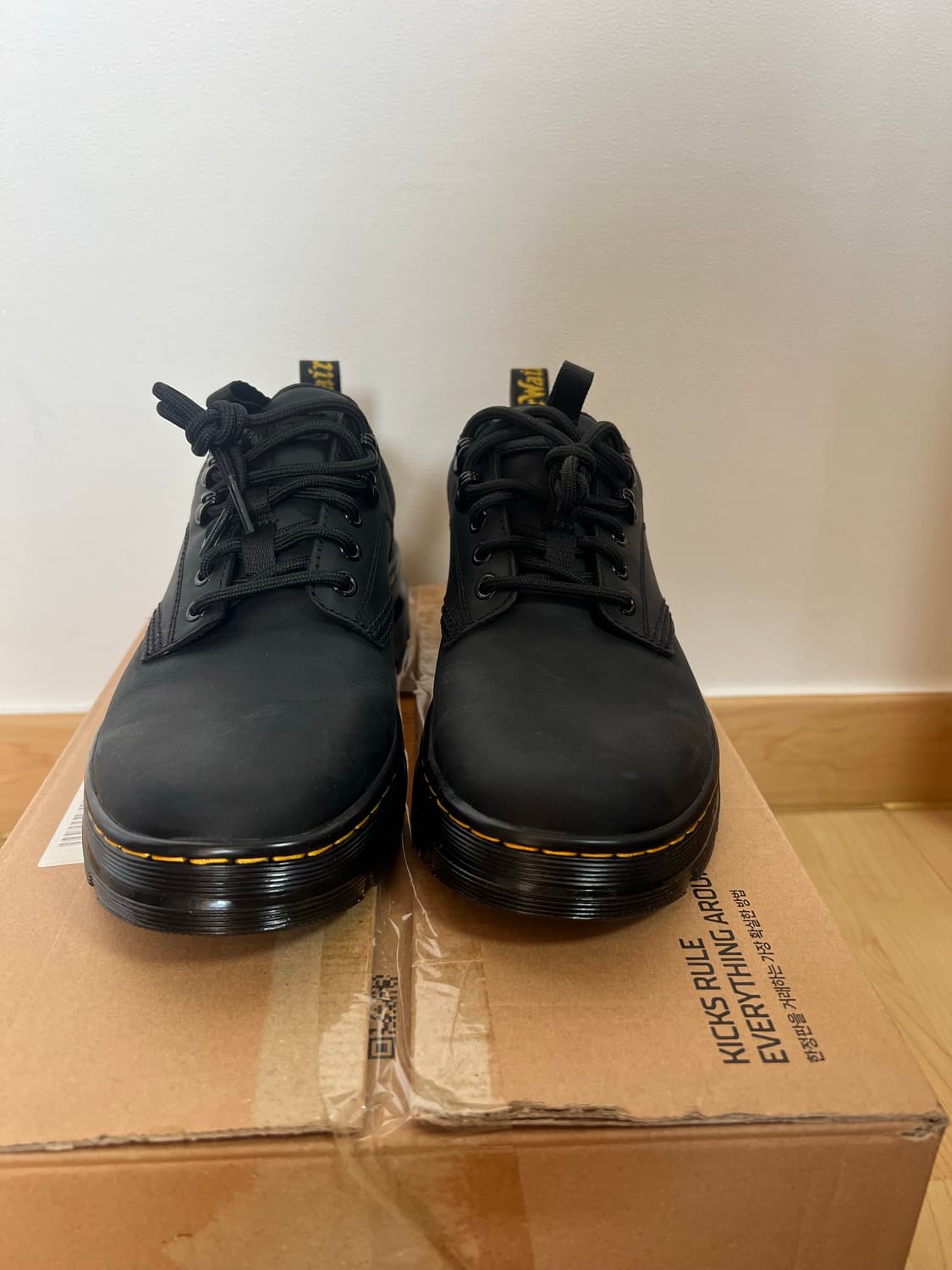 닥터마틴 리더 와이오밍 레더 유틸리티 슈즈 블랙 상품이미지3