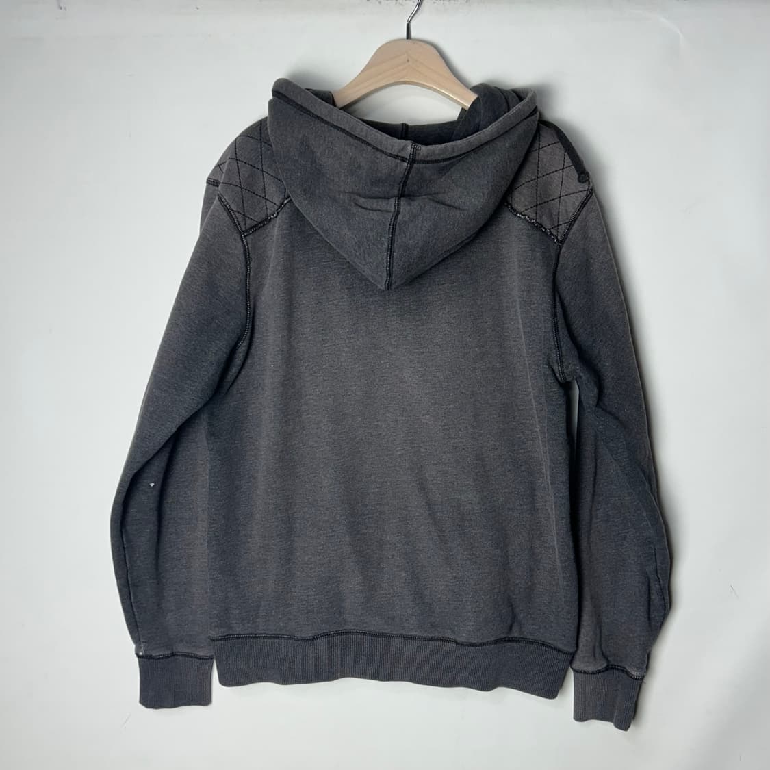 [STUSSY] 스투시 퀼팅 숄더 패치워크 후드집업 상품이미지2