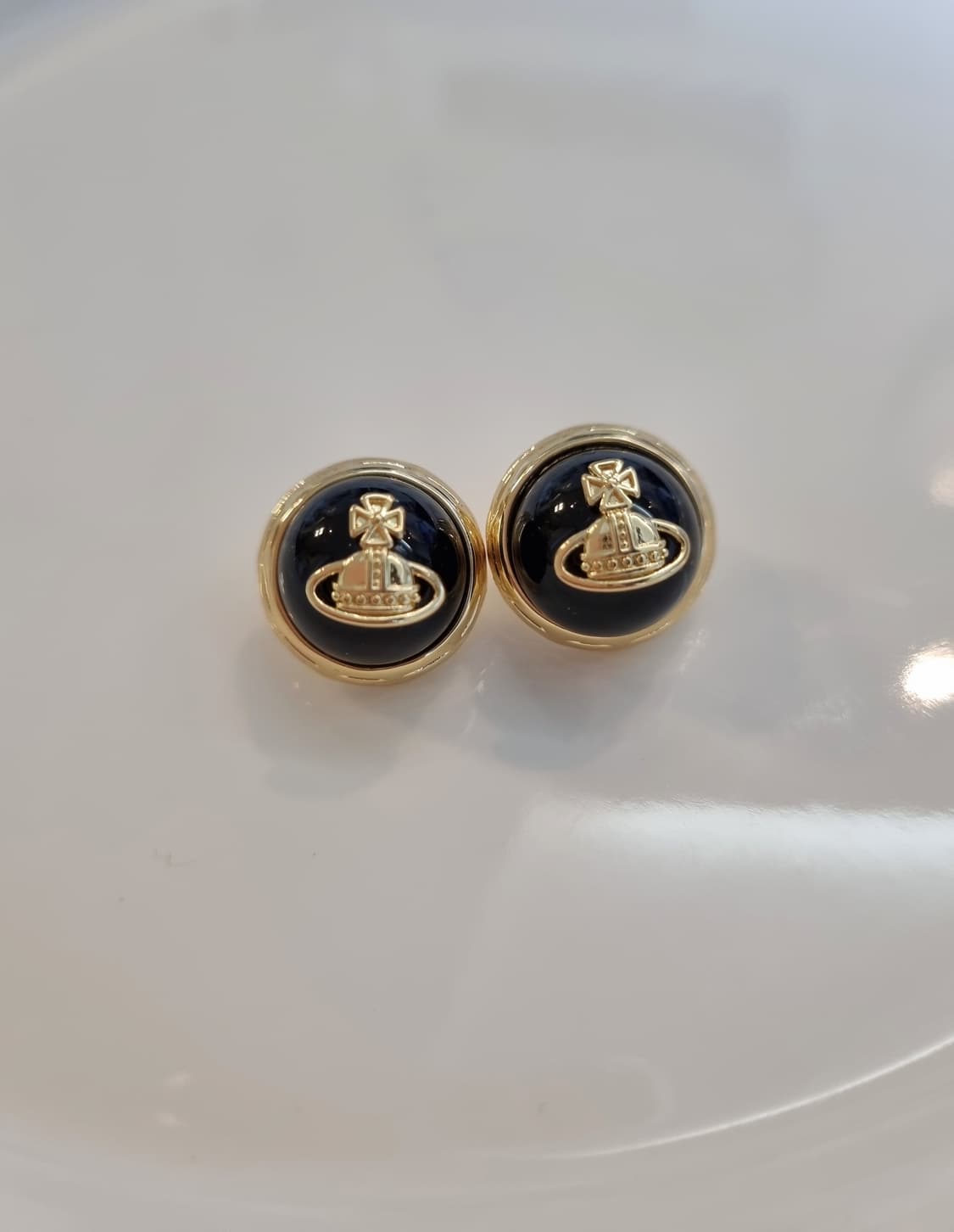 비비안웨스트우드 업사이클링 블랙 엔틱 단추 귀걸이 상품이미지1