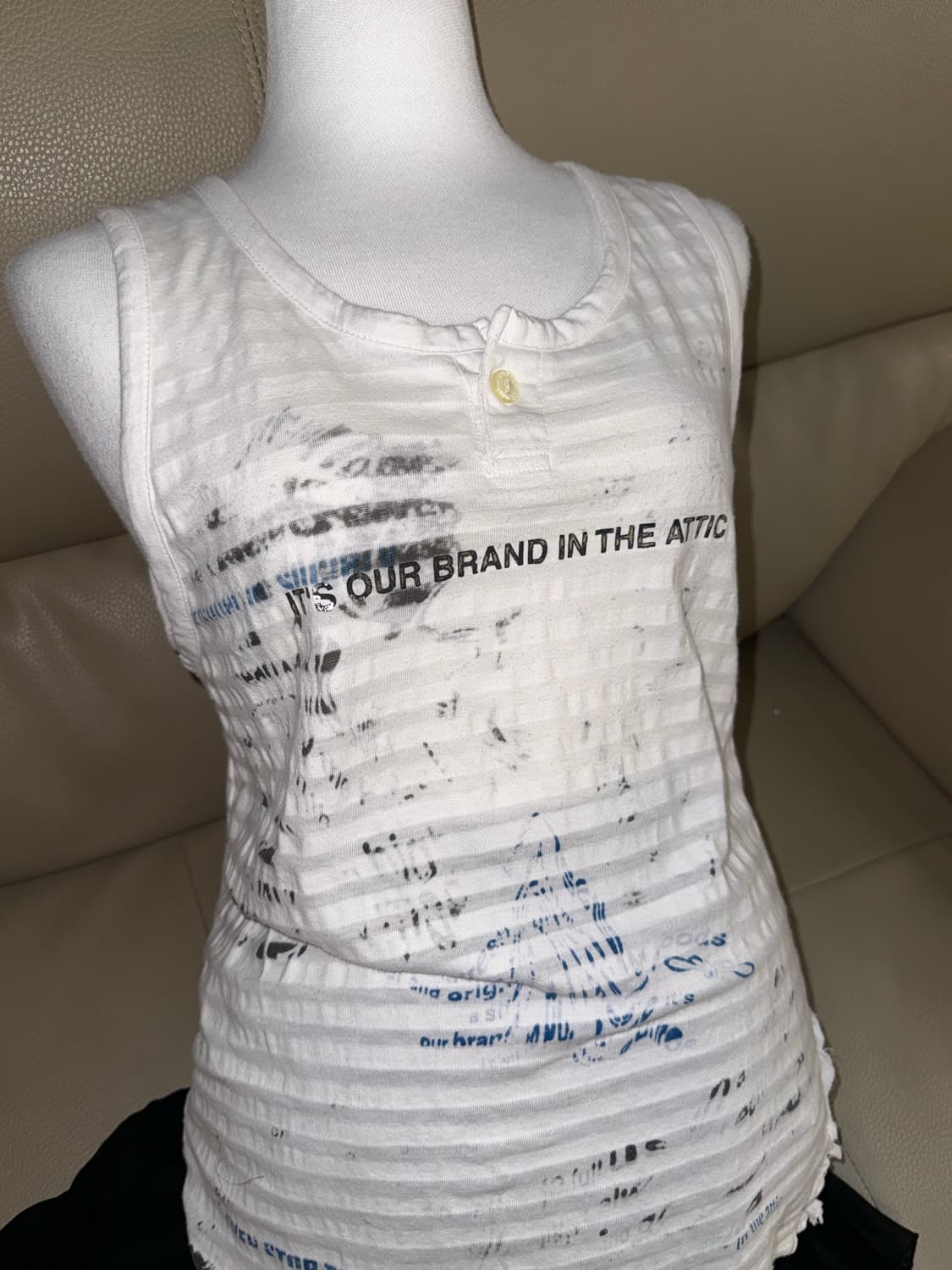 in the attic eyelet detail printing top 상품이미지3