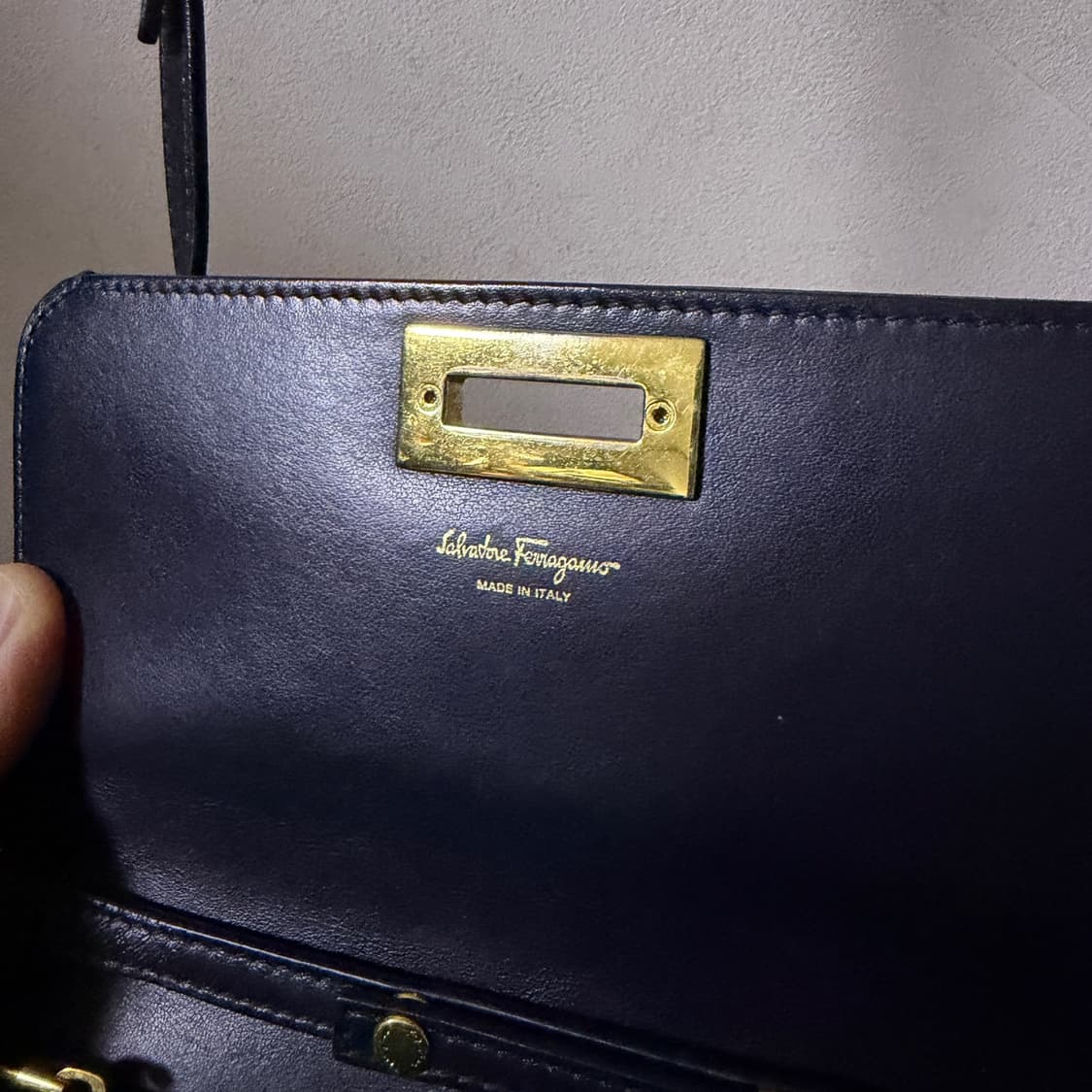 페라가모 간치니 금장 미니 크로스백  상품이미지8