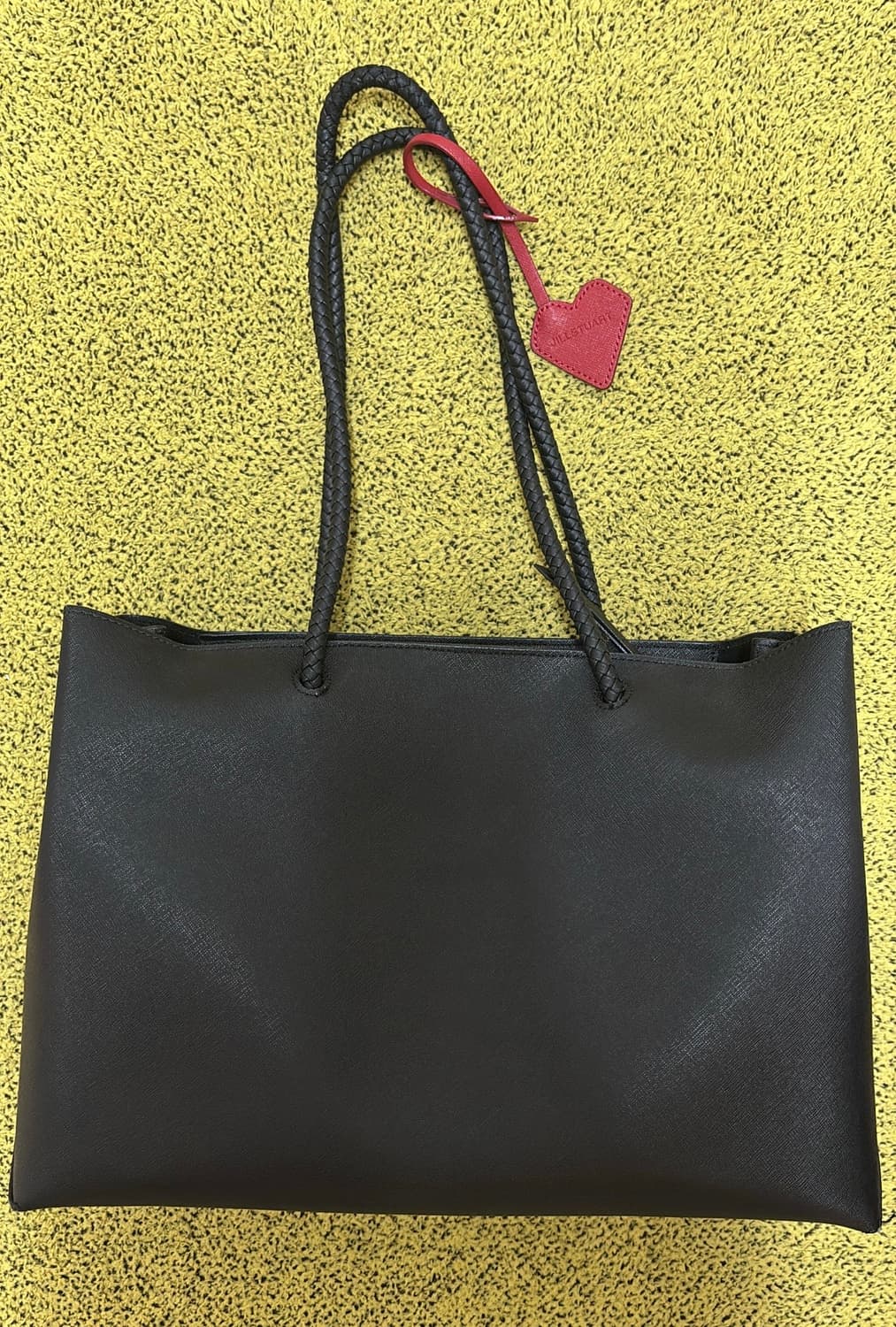 질스튜어트 블랙 하트참 토트백 상품이미지2