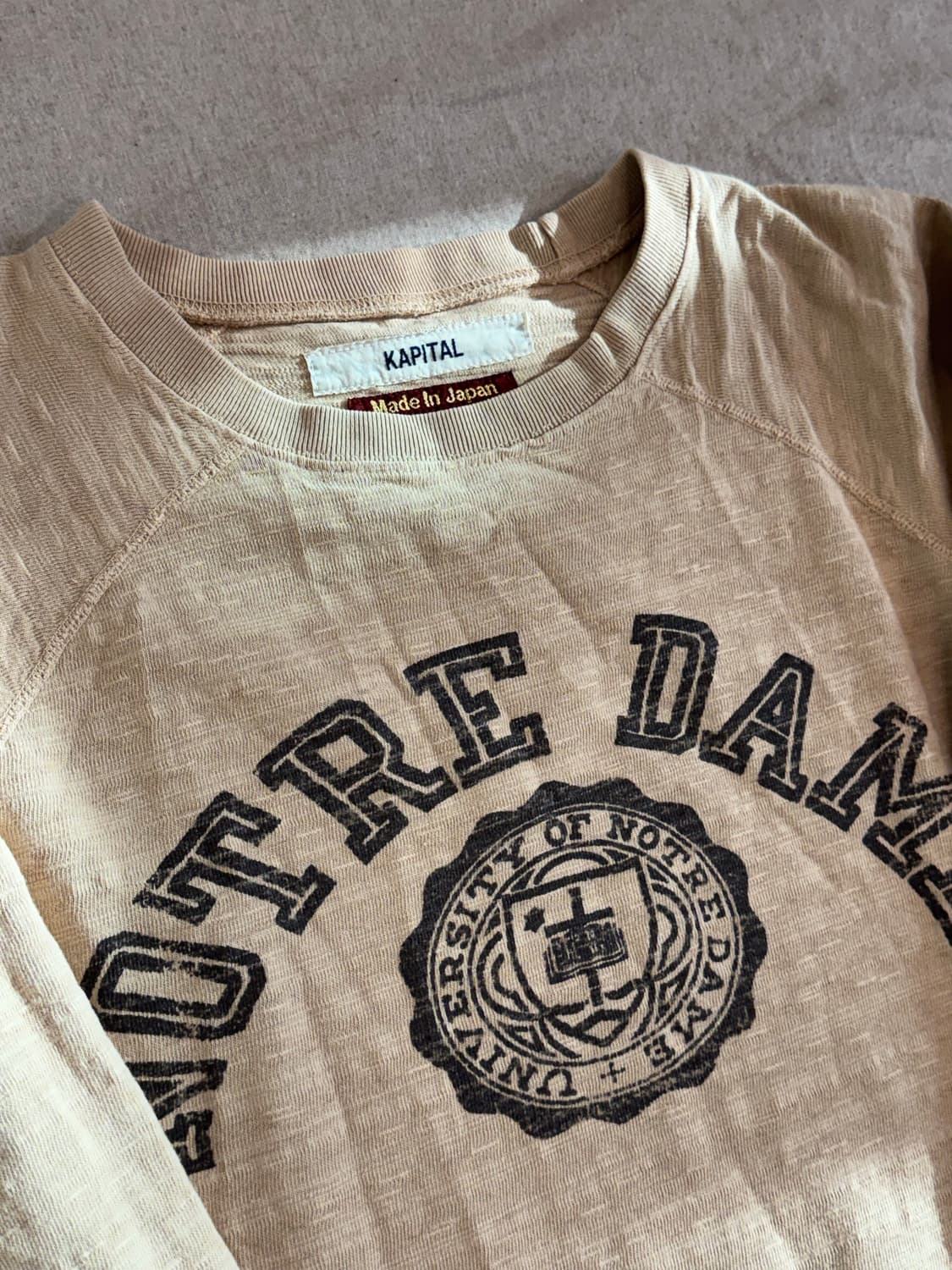 캐피탈 노트르담 베이지 크루넥 롱슬리브 상품이미지2