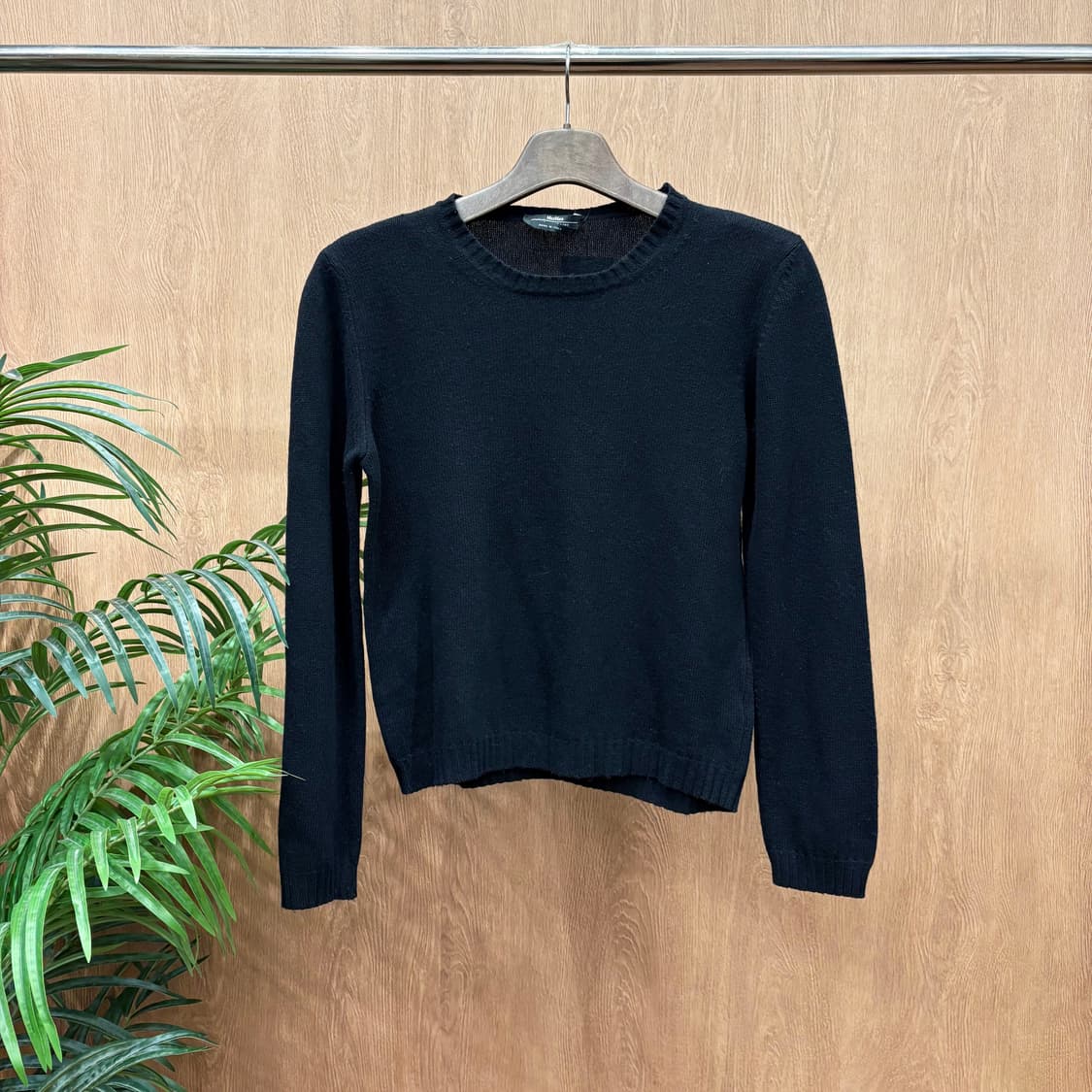 막스마라 위켄드 라운드넥 니트 골지 마감 심플 디테일 블랙 상품이미지1