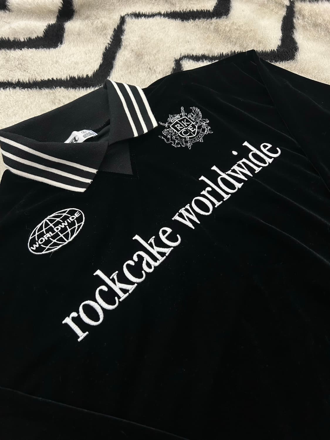 [S]락케이크 오버핏 벨루아 카라 맨투맨/블랙 상품이미지1