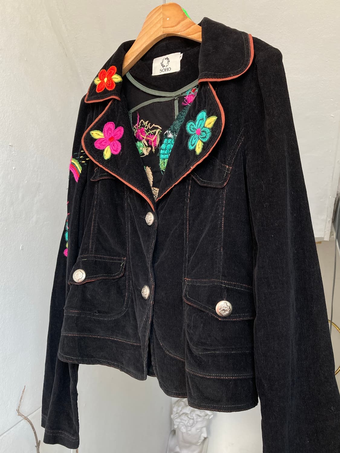 자수 디테일 벨벳 크롭 자켓 상품이미지3