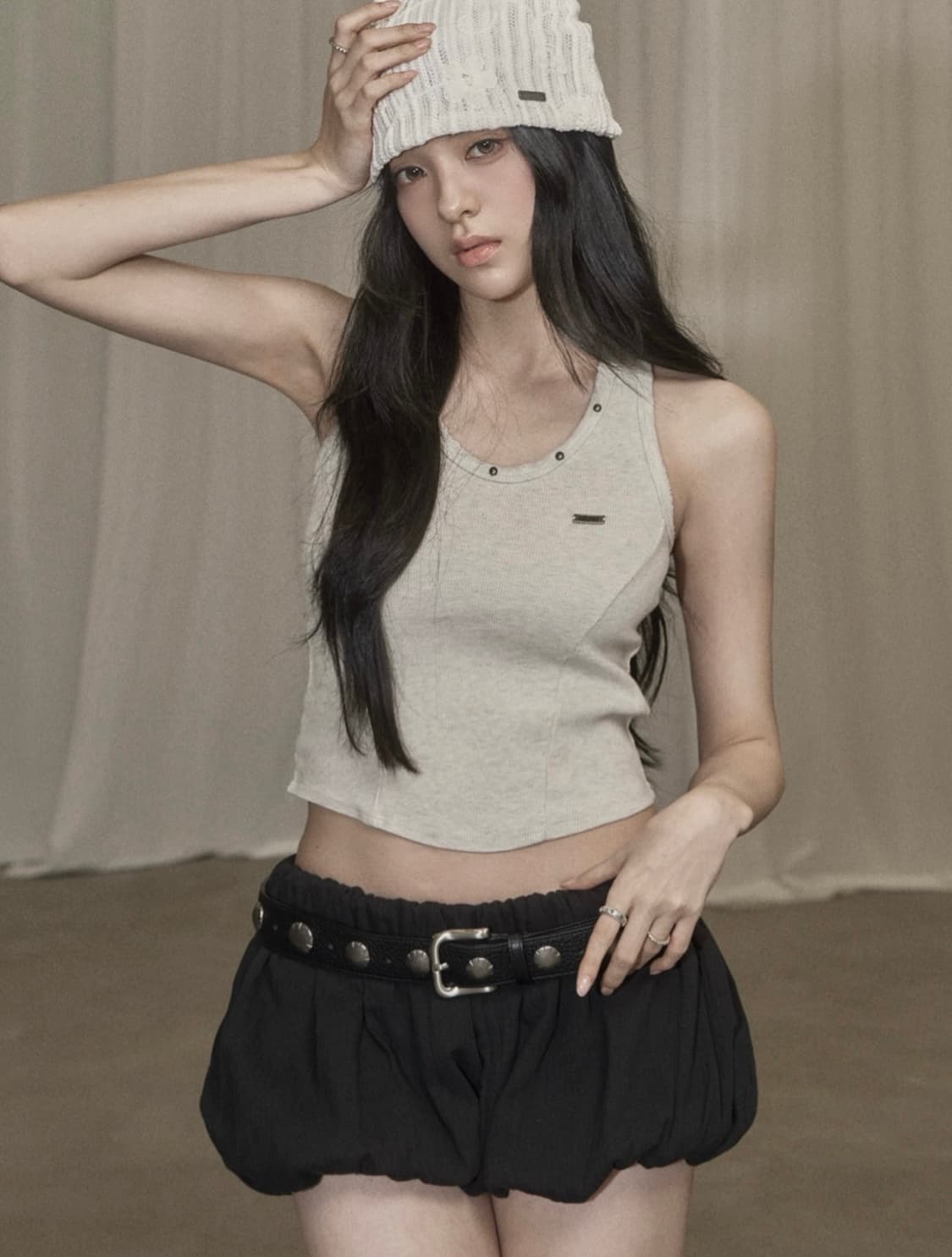 카키포인트 데미지 홀터넥 탑 베이지 상품이미지1