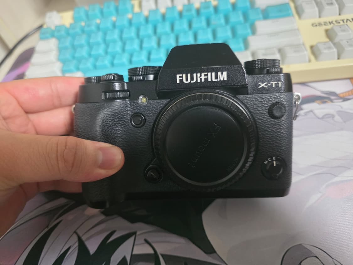 후지필름 X-T1 블랙 디지털카메라 셔터수200번대 팝니다 상품이미지1