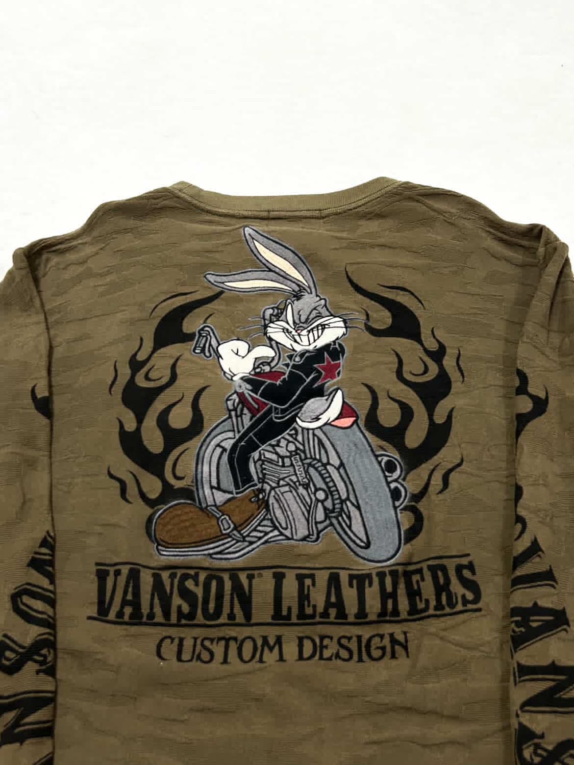 밴슨 x 루니툰즈 빅로고 카키 롱슬리브 상품이미지8