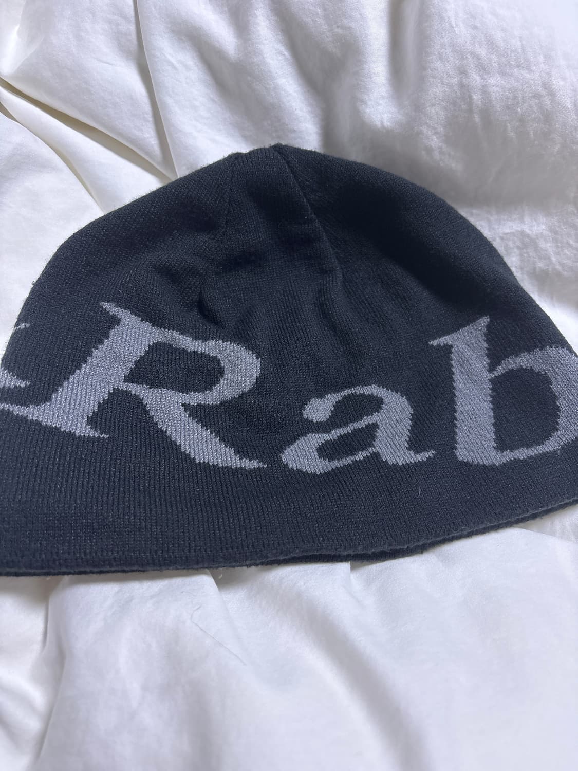 rab 로고 비니 상품이미지1