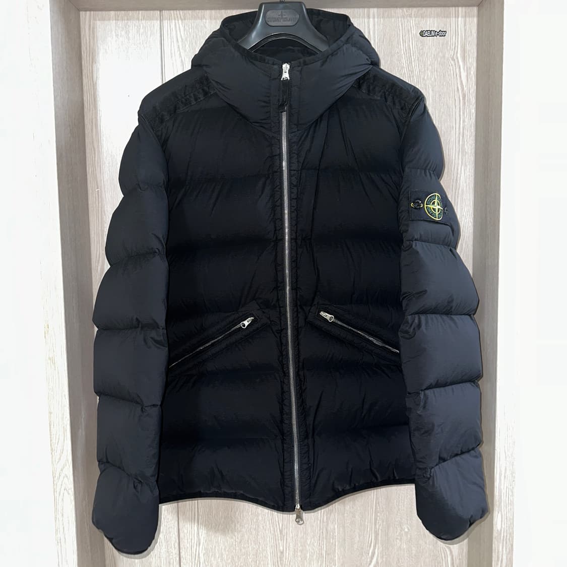 스톤아일랜드 24FW 심리스 후드 패딩  XL 상품이미지1