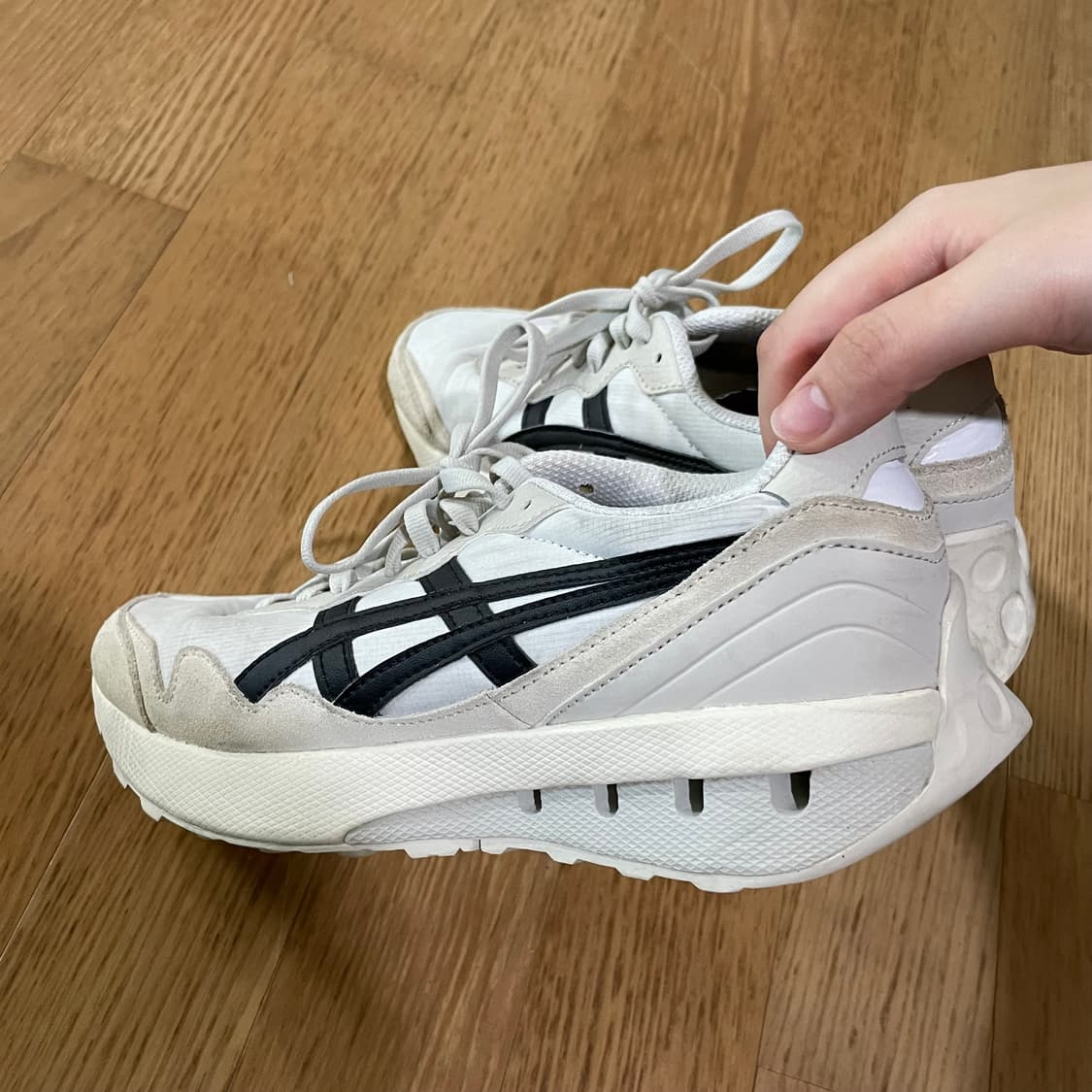 아식스 조거 X81 화이트 스모크 그레이 스니커즈 240 상품이미지6