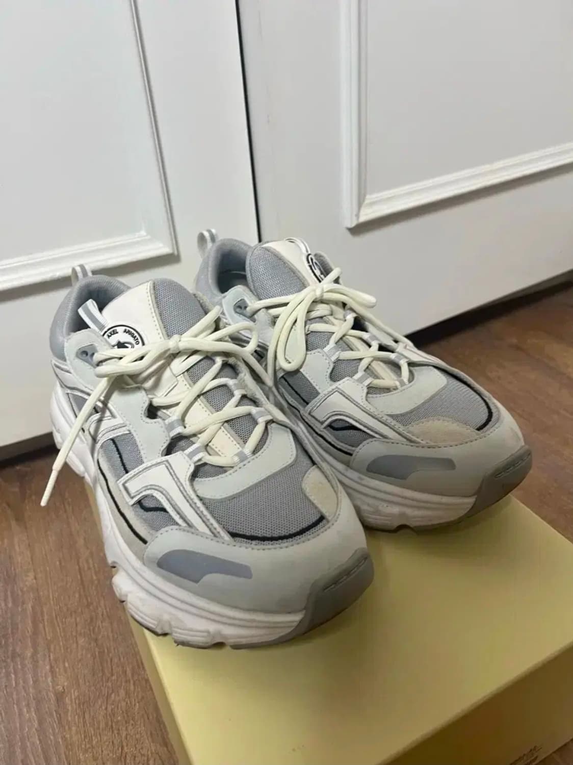 AXEL ARIGATO 마라톤 트레일 화이트 42/270사이즈 풀박스AX 상품이미지1