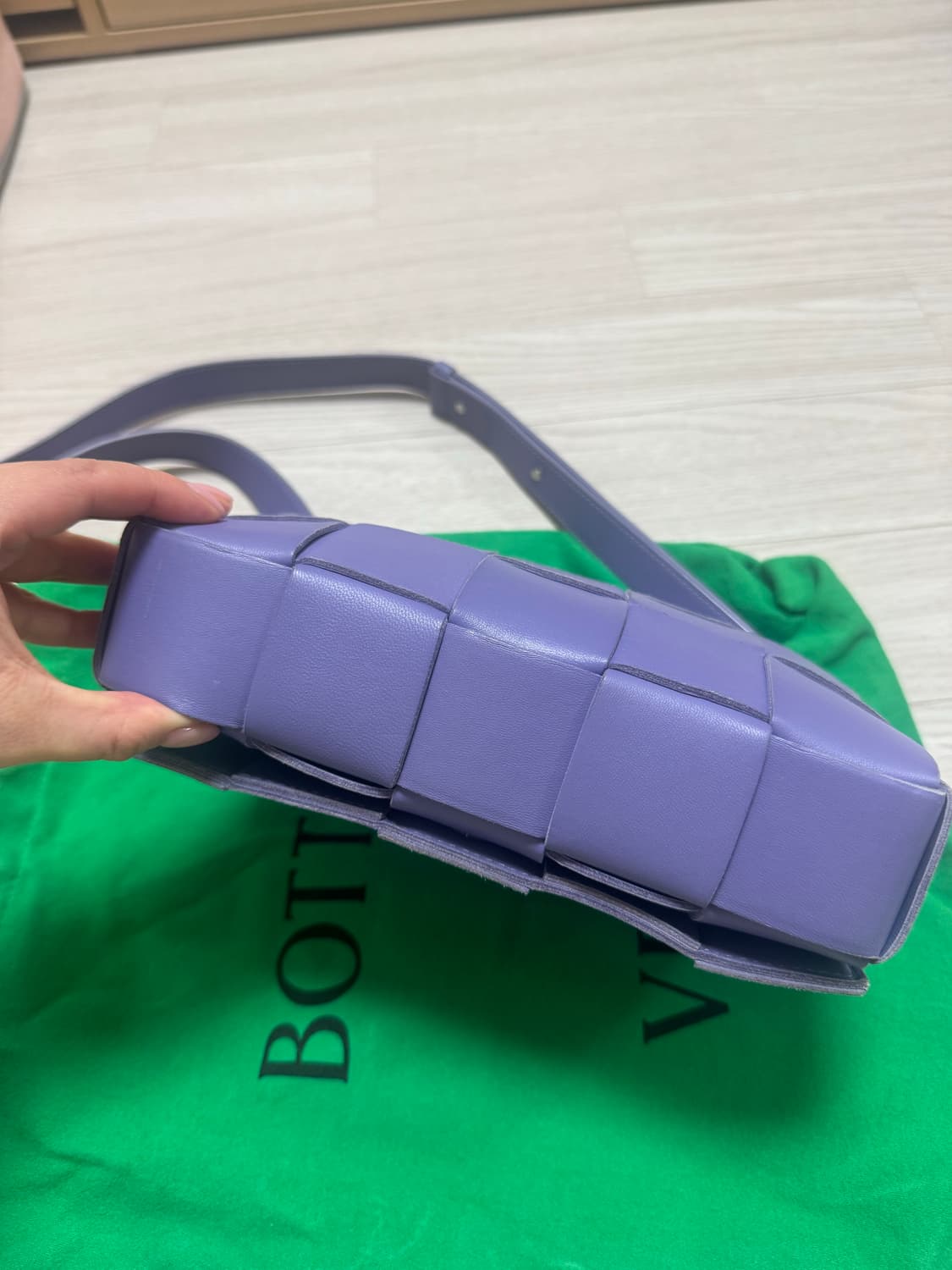 보테가 베네카 카세트백 라벤더 상품이미지4