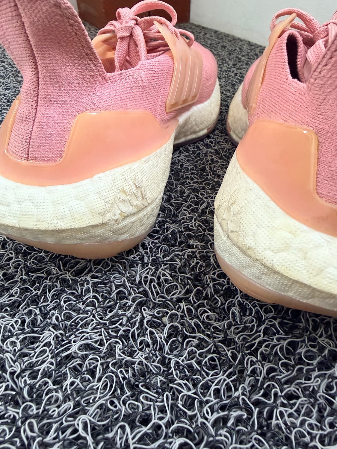 아디다스 울트라부스트 22 - 애쉬 펄 (여성용) 상품이미지7