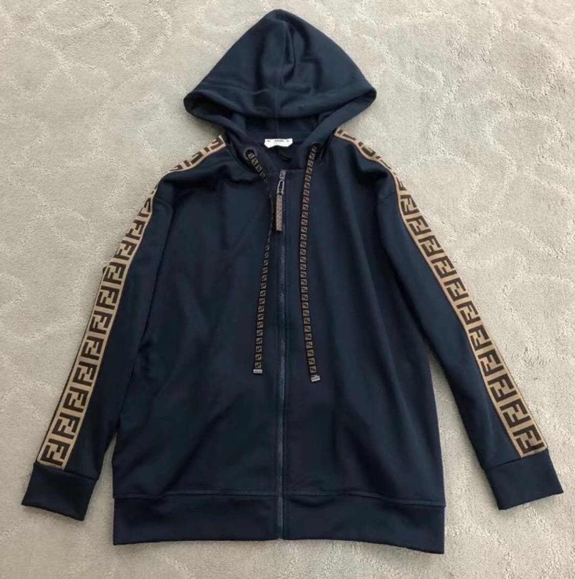 [정품] 펜디 백로고 하이글로스 레터링 테크 후드티 S 상품이미지2