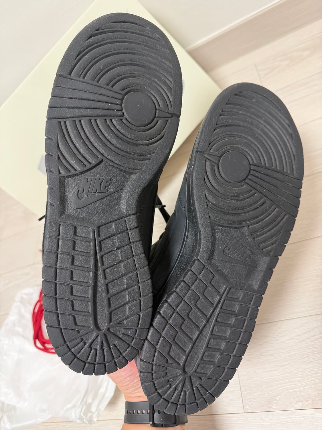 나이키 SB 덩크 로우 Supreme 블랙 상품이미지4