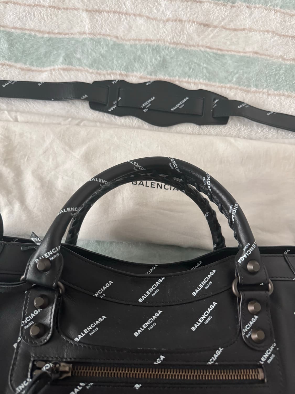 발렌시아가 모터백 미듐 블랙 상품이미지7