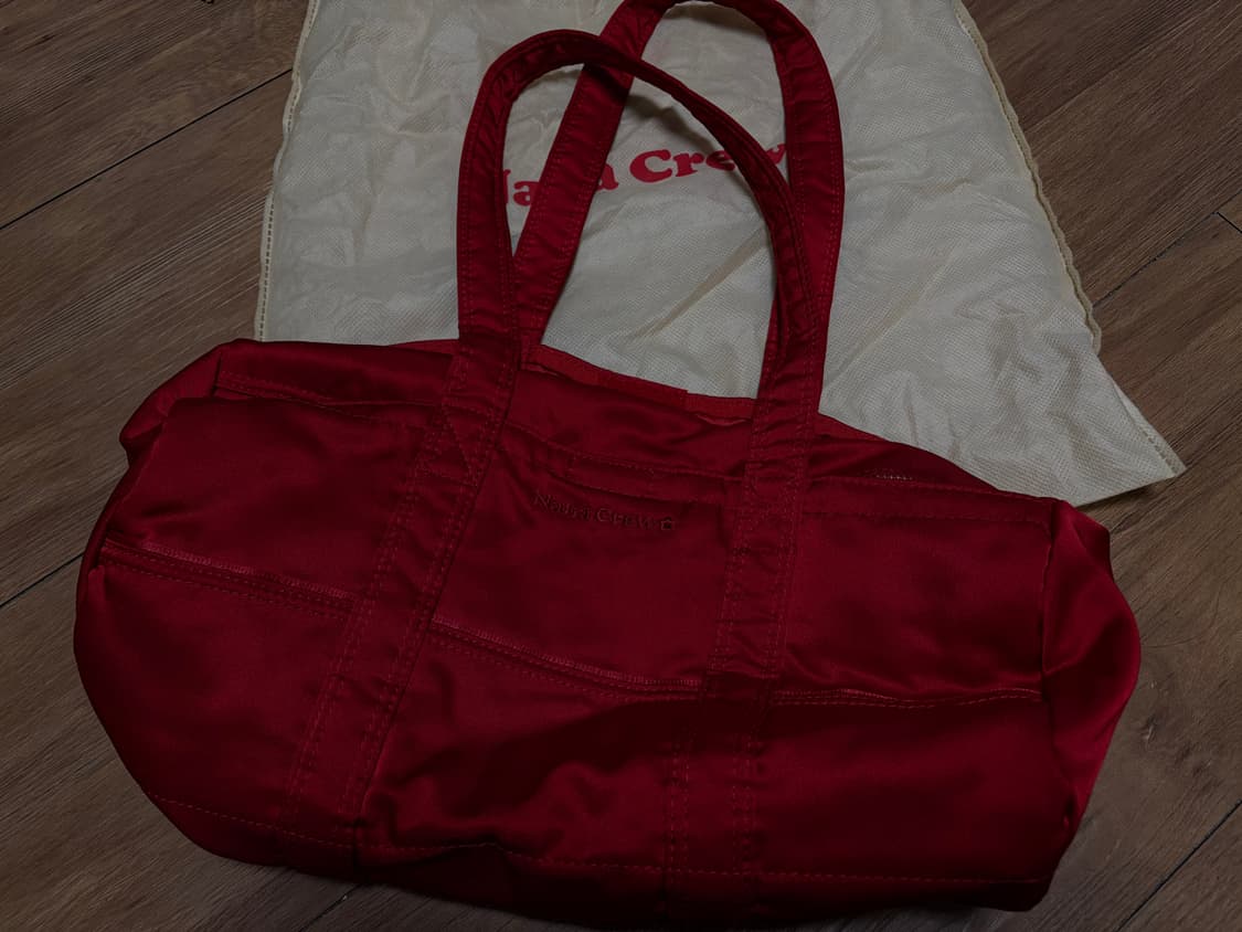 나나크루 미니 더플백 BLOOD RED SATIN 상품이미지3