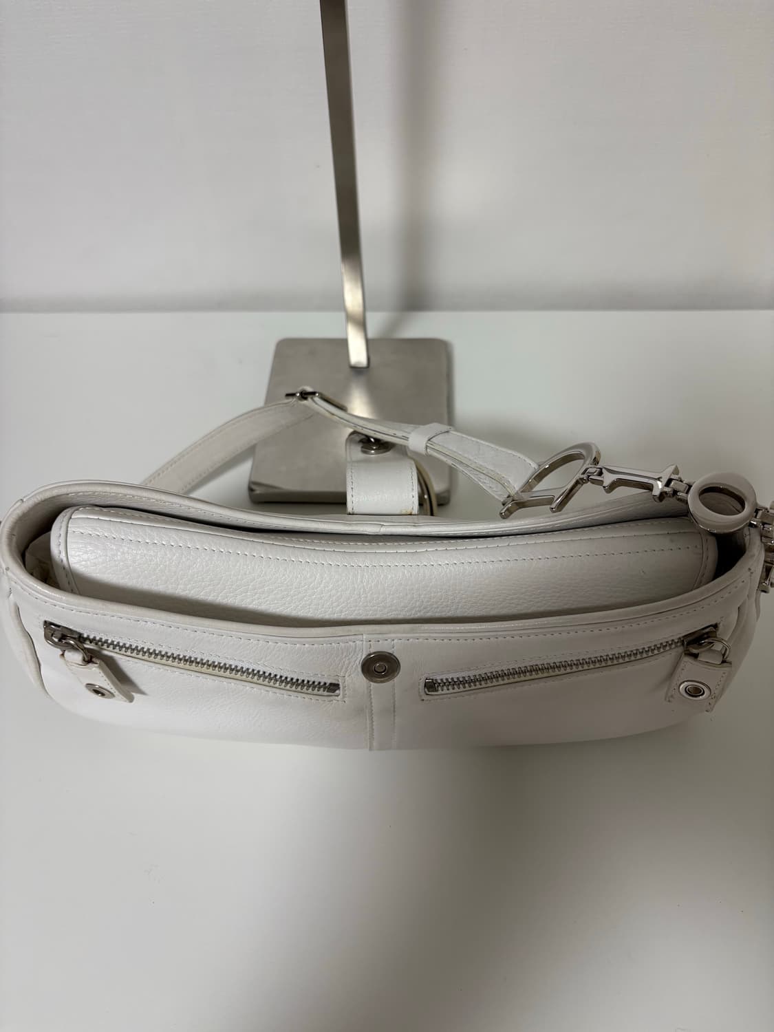 디올 디링 새들백 레더화이트 상품이미지7