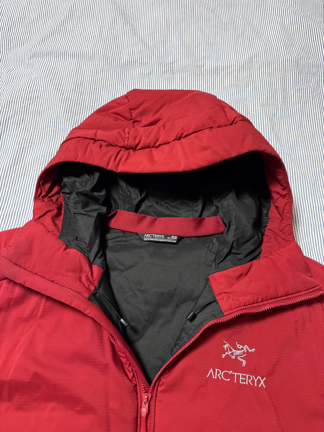 (SS급) 아크테릭스 아톰 AR 후디 보르도 M 상품이미지5