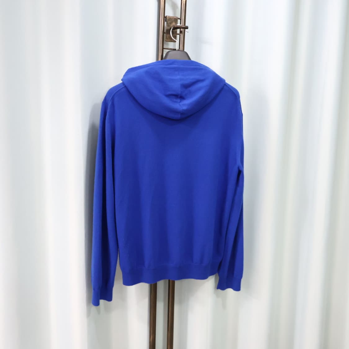 루이비통 LV 로고 자수 엠보스 캐시미어 후드티 XL/105 상품이미지7