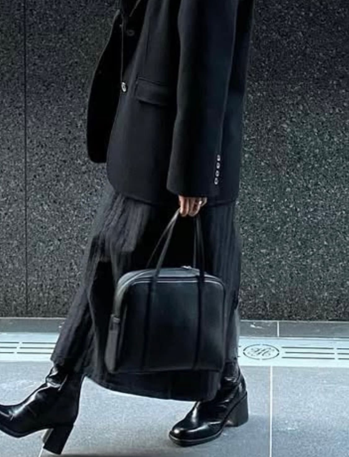 ORE오어 시그니처 보이백 탑핸들 블랙 상품이미지3