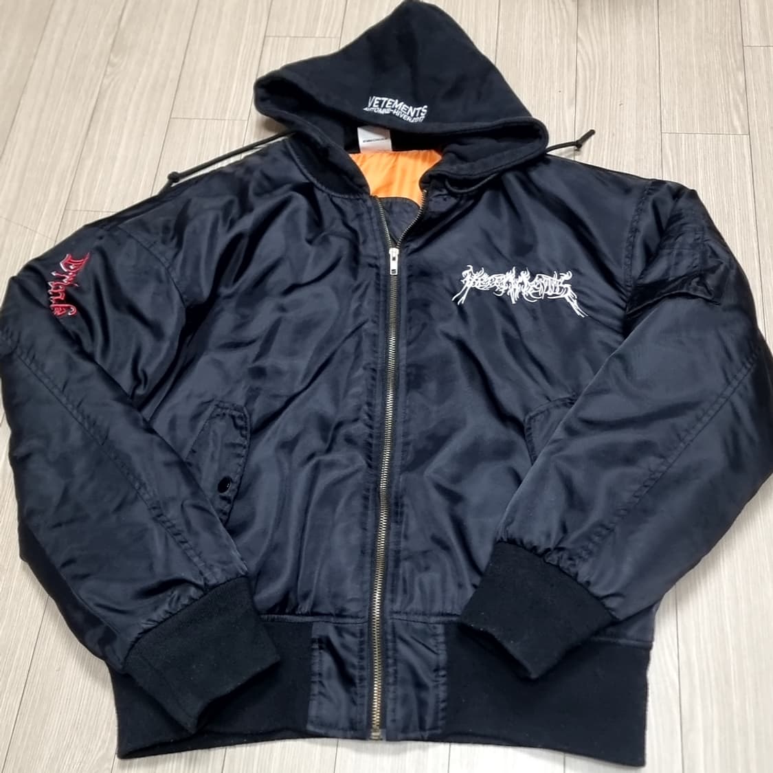 VETEMENTS 다크니스 후드 MA-1 블랙 봄버 자켓(100-105) 상품이미지1