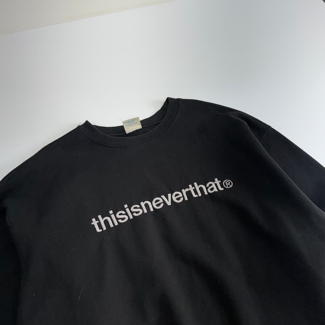 Thisisneverthat 디스이즈네버댓 블랙 맨투맨 상품이미지4