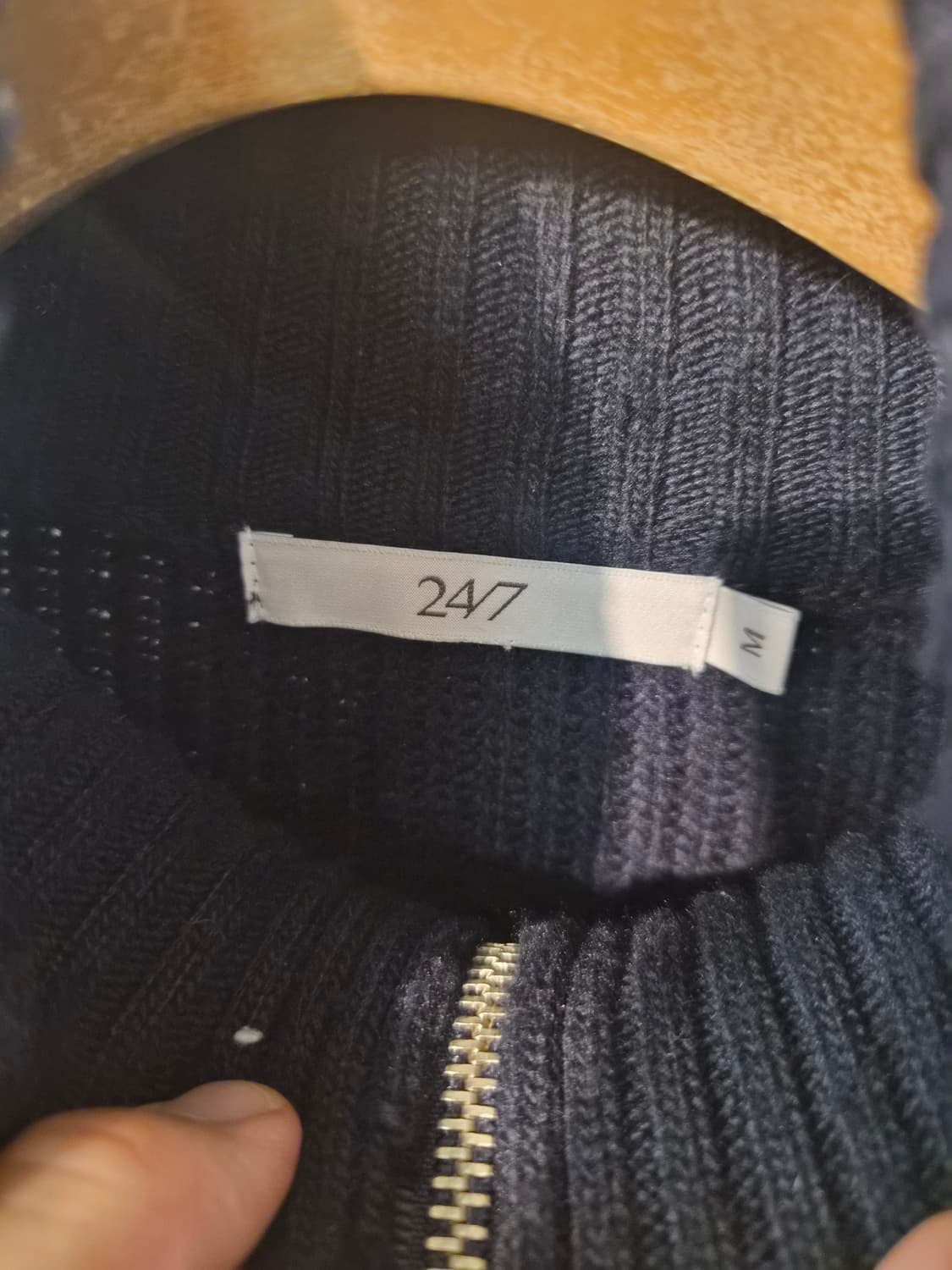 M/100) 24/7 니트 집업 팝니다 상품이미지3