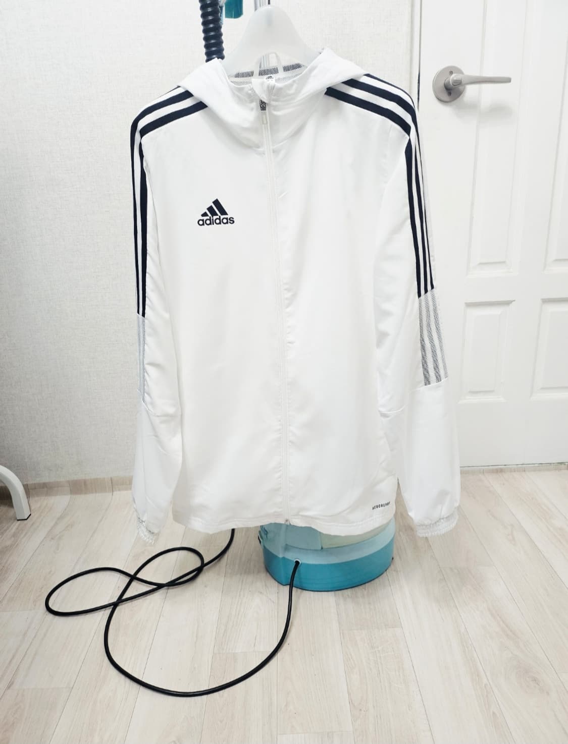 (95)M ☆초대장급☆ 아디다스 에센셜 [흰검] 우븐 바람막이 상품이미지1