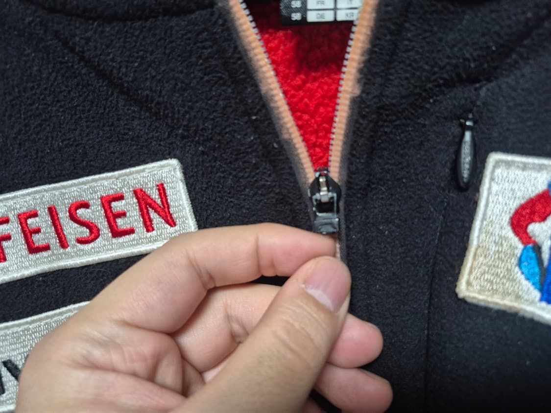 데상트 정품 스위스 스키팀 아우디 후드집업 105사이즈 팝니다 상품이미지3