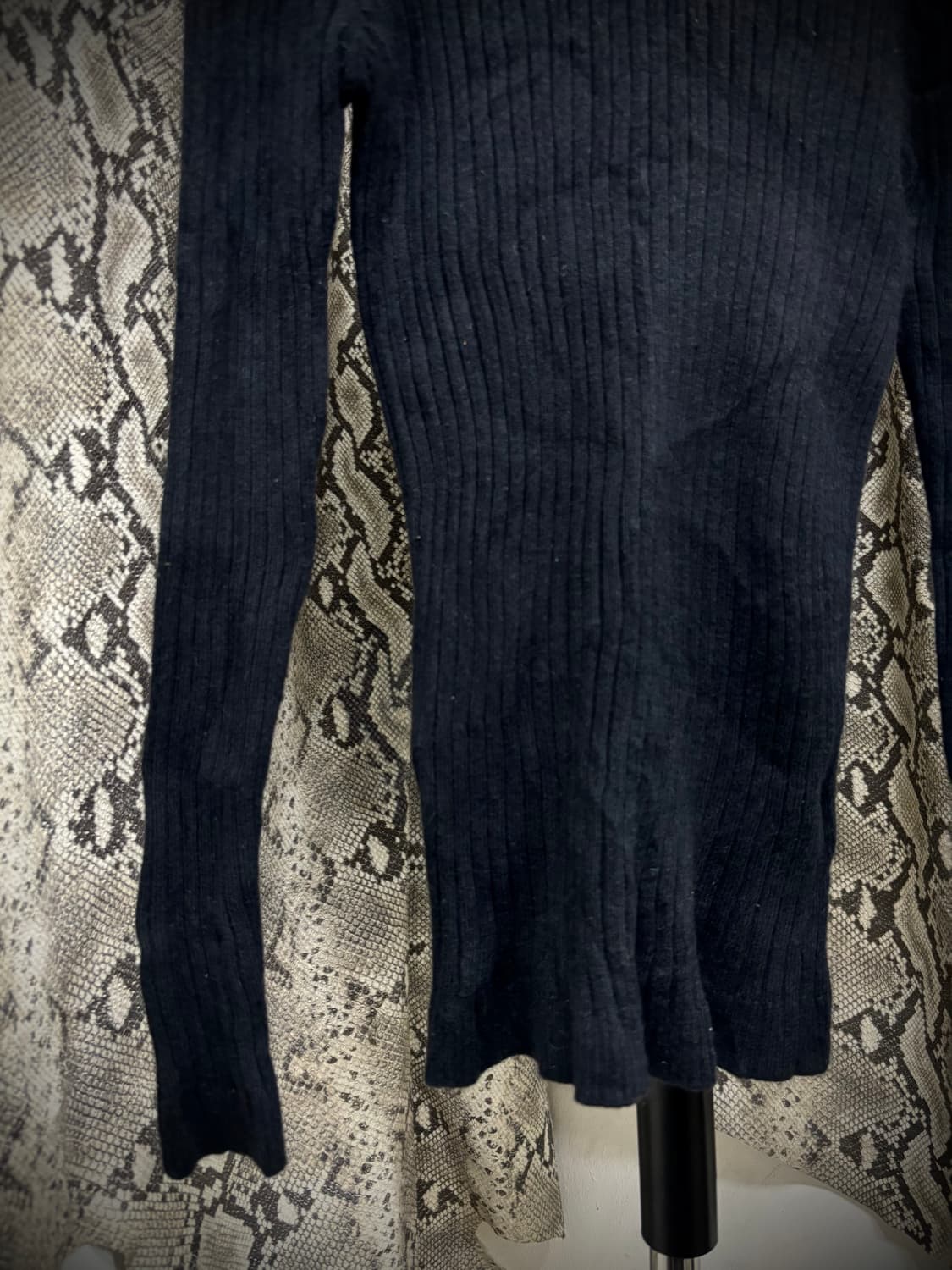 [Minimal Y2K]V-Neck Black Slim Fit Sleev 상품이미지7