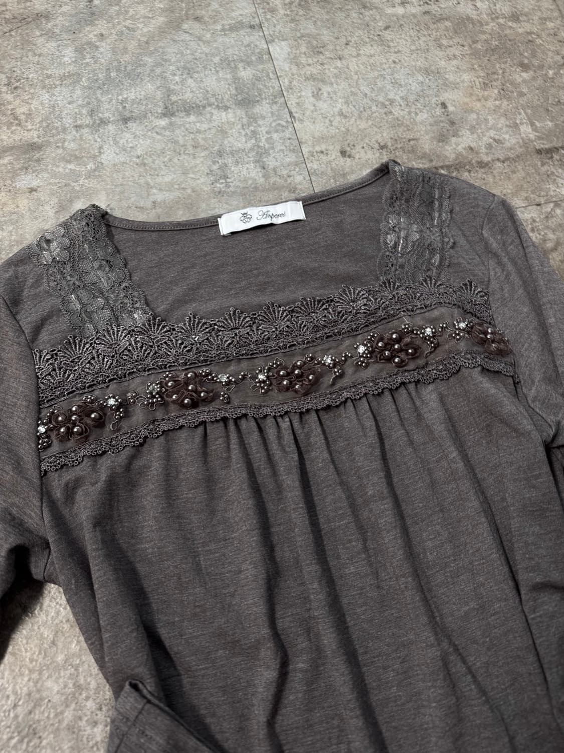 레이스 진주 디테일 롱 슬리브 티 상품이미지2