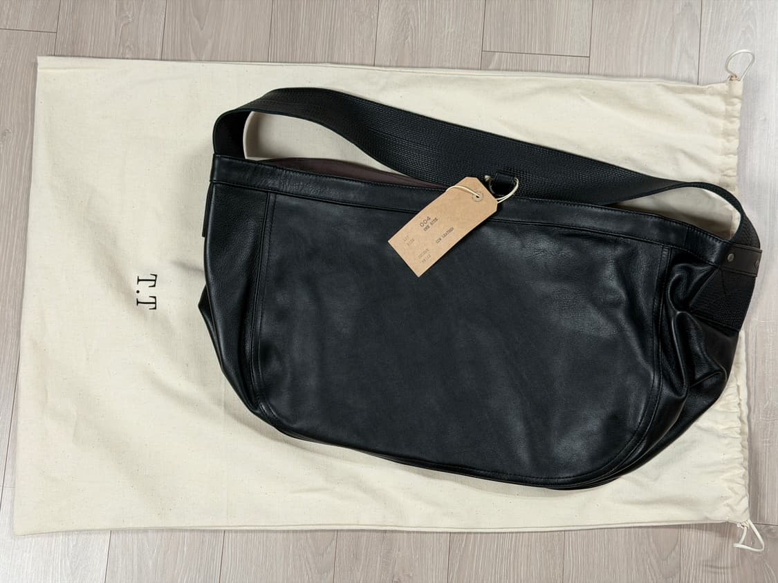 타이가 타카하시 뉴스보이백 소가죽 상품이미지1